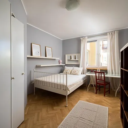 Praga Poludnie Spacious *