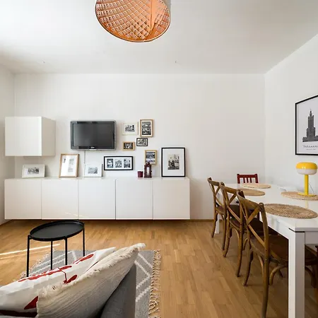 Praga Poludnie Spacious *